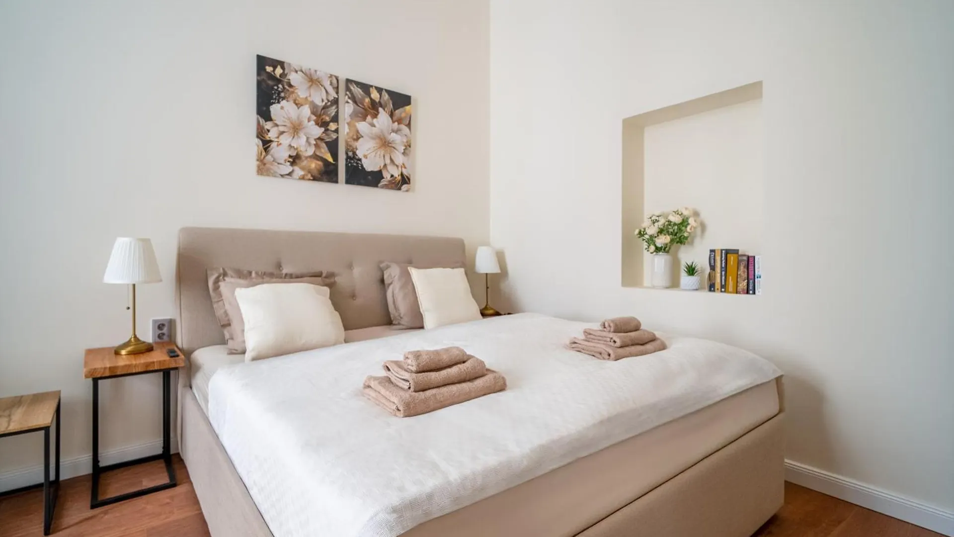 Prekrasny 2Bdr Byt Na Praze 1 Prague Apartment